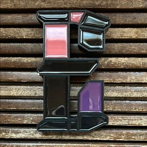 NWT Ashland “E” wall decor